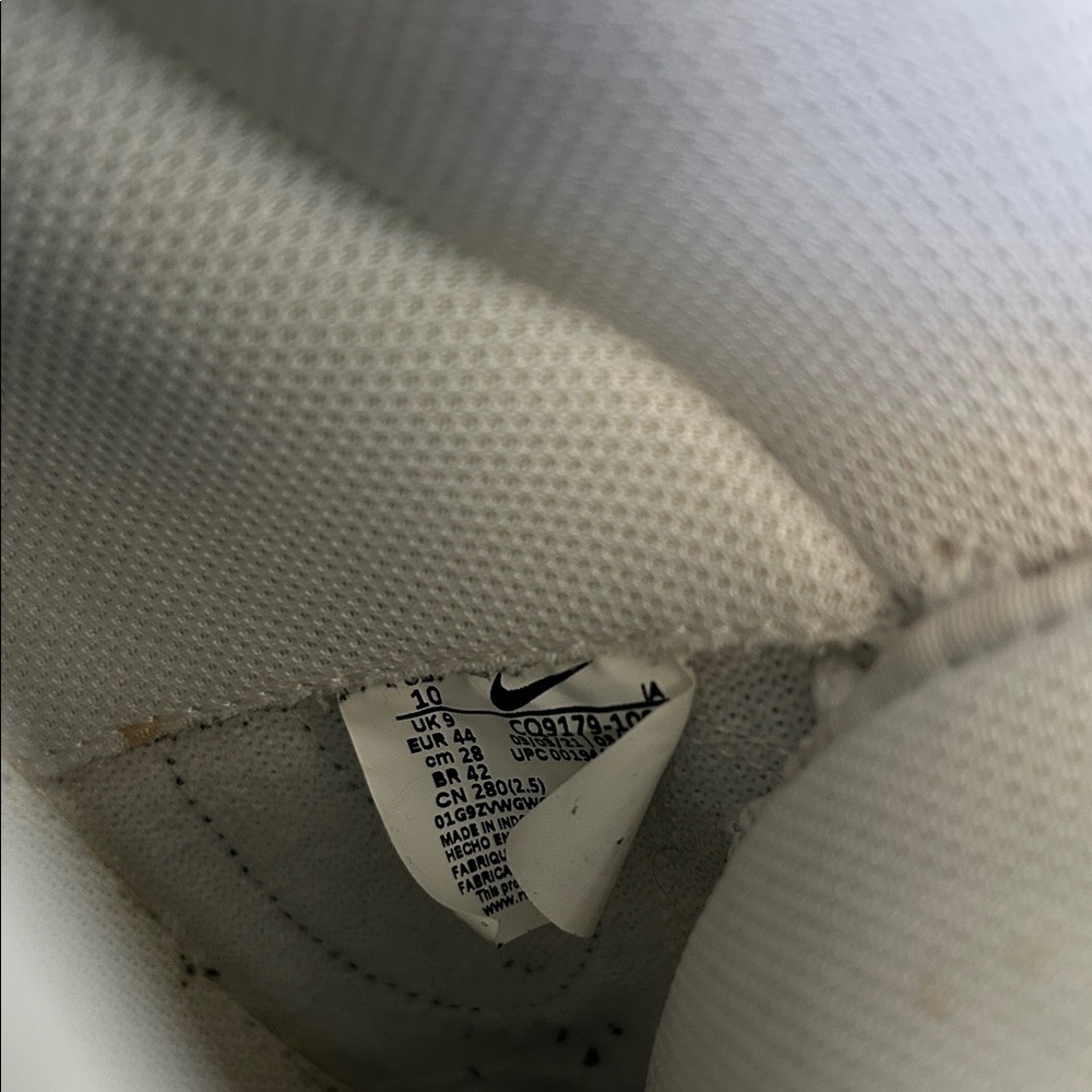 Nike Men's White and Black Sneakers - Picture 2 of 9
